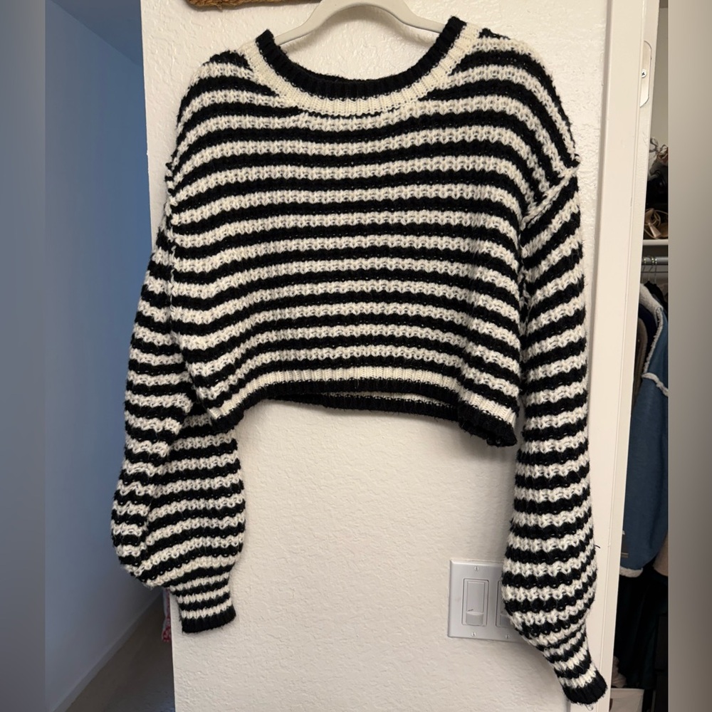 Striped crop balloon sleeve sweater